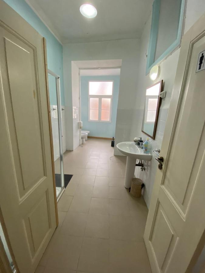 Artdeco Chiado 4 - Large Comfortable Double Room With Shared Bathroom Lisboa Ngoại thất bức ảnh
